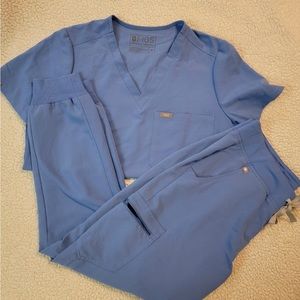 Figs set both size medium